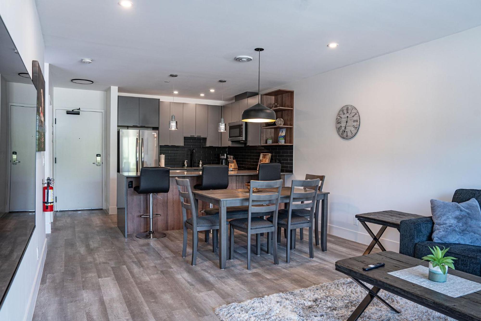 Alpine Haven By Revelstoke Vacations Apartment ภายนอก รูปภาพ