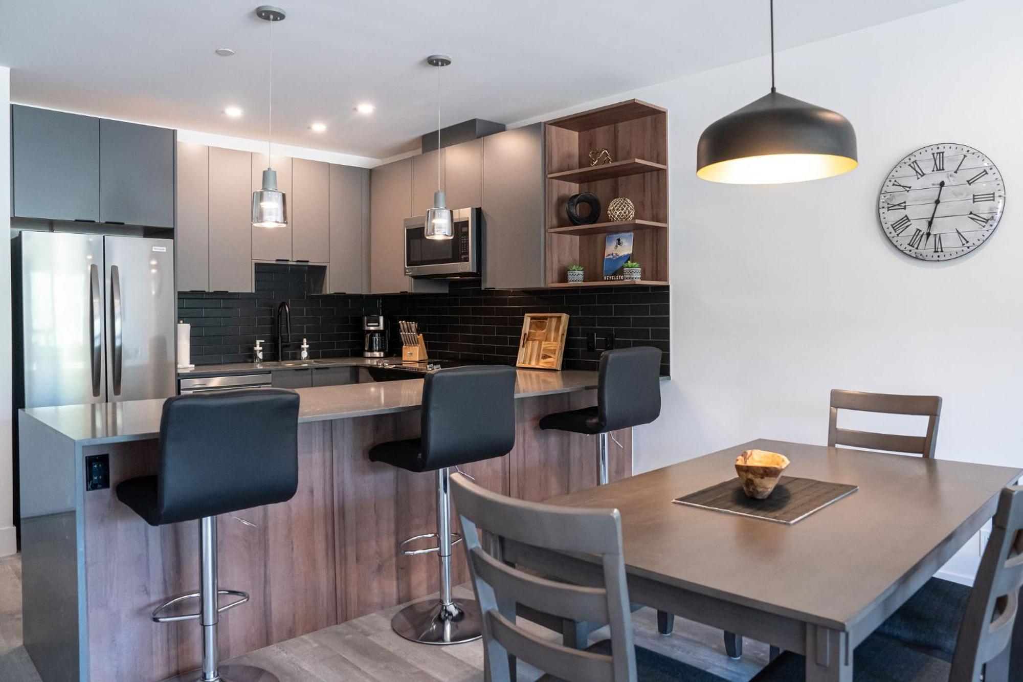 Alpine Haven By Revelstoke Vacations Apartment ภายนอก รูปภาพ