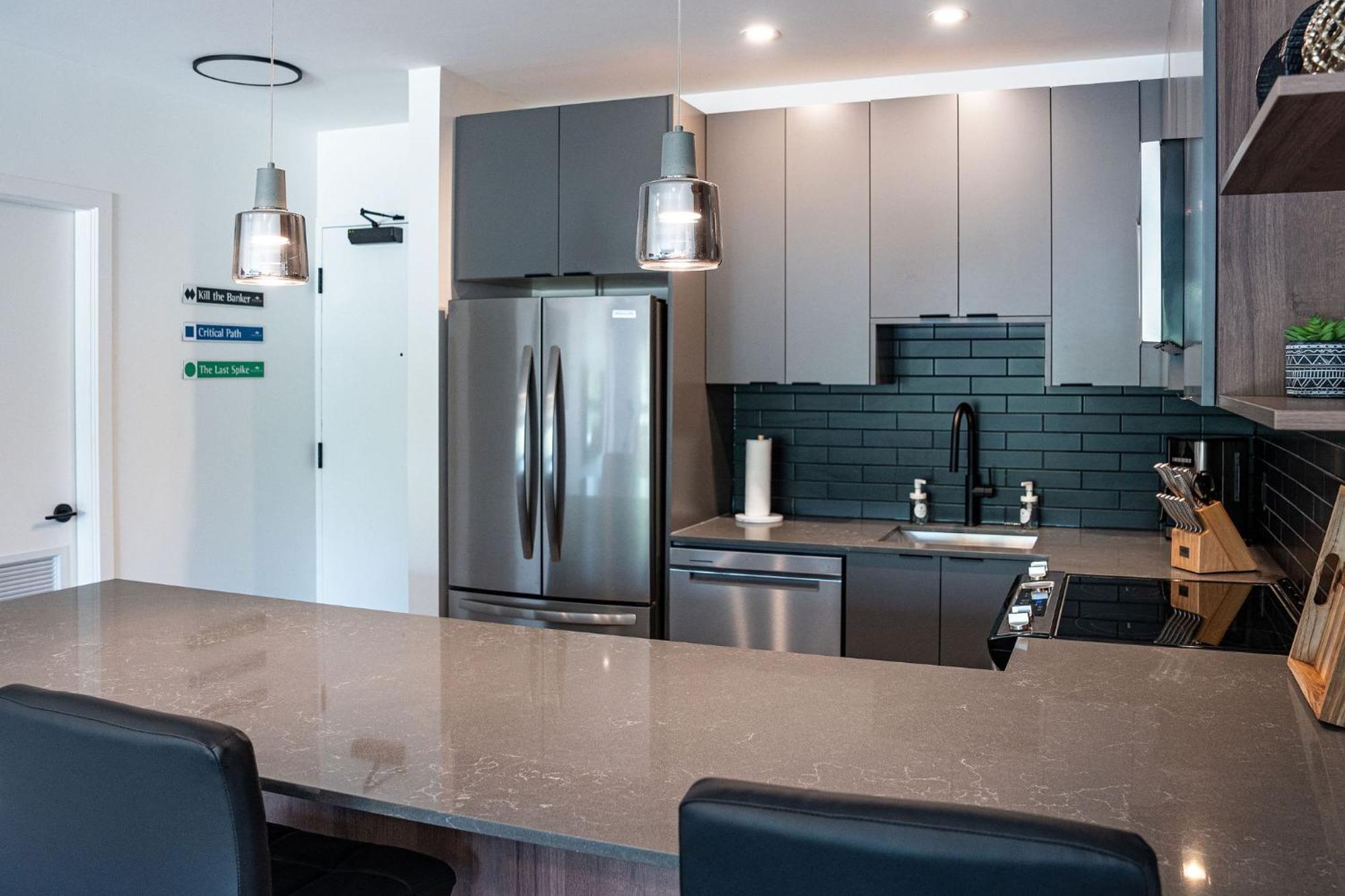 Alpine Haven By Revelstoke Vacations Apartment ภายนอก รูปภาพ