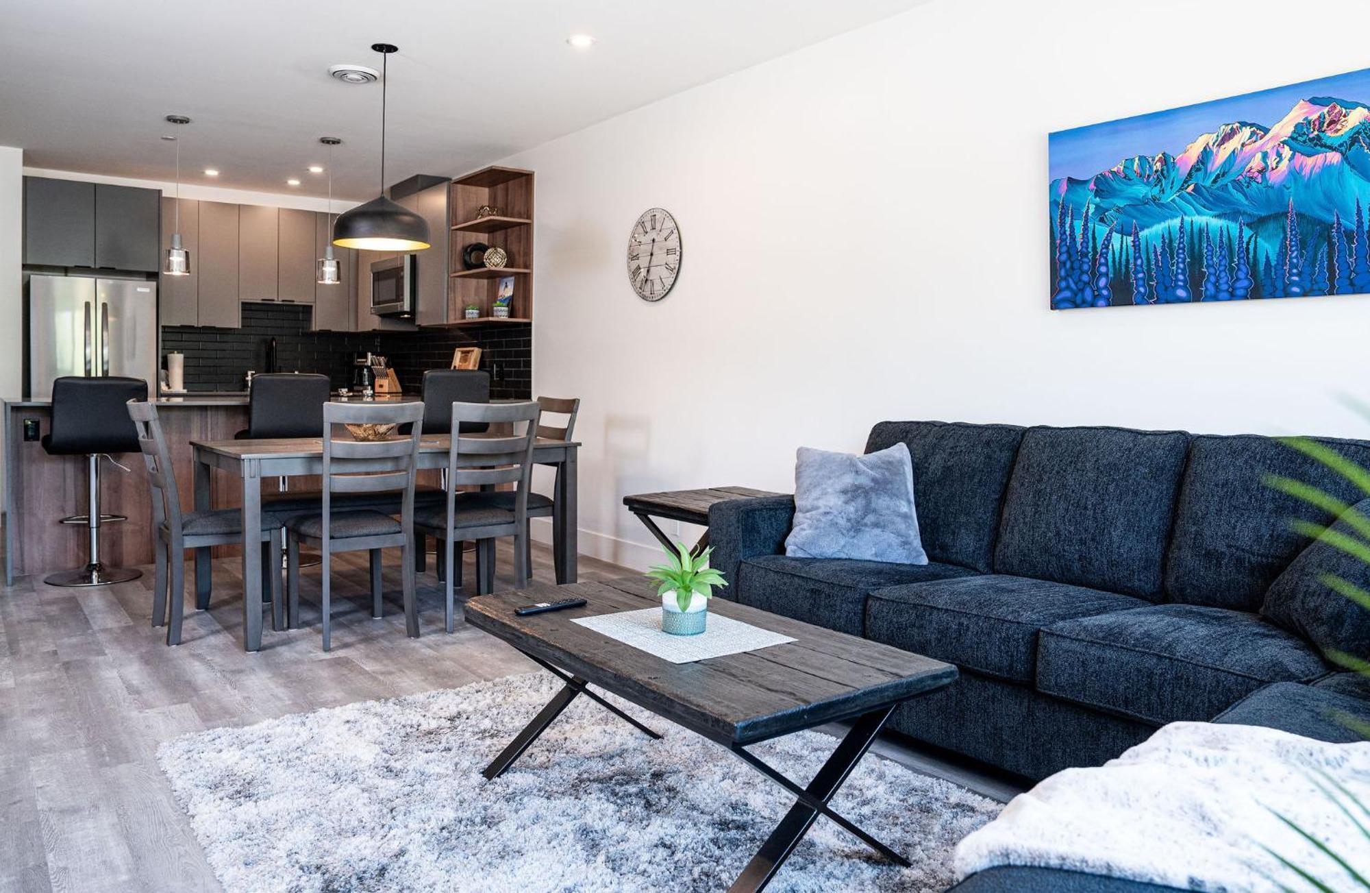 Alpine Haven By Revelstoke Vacations Apartment ภายนอก รูปภาพ