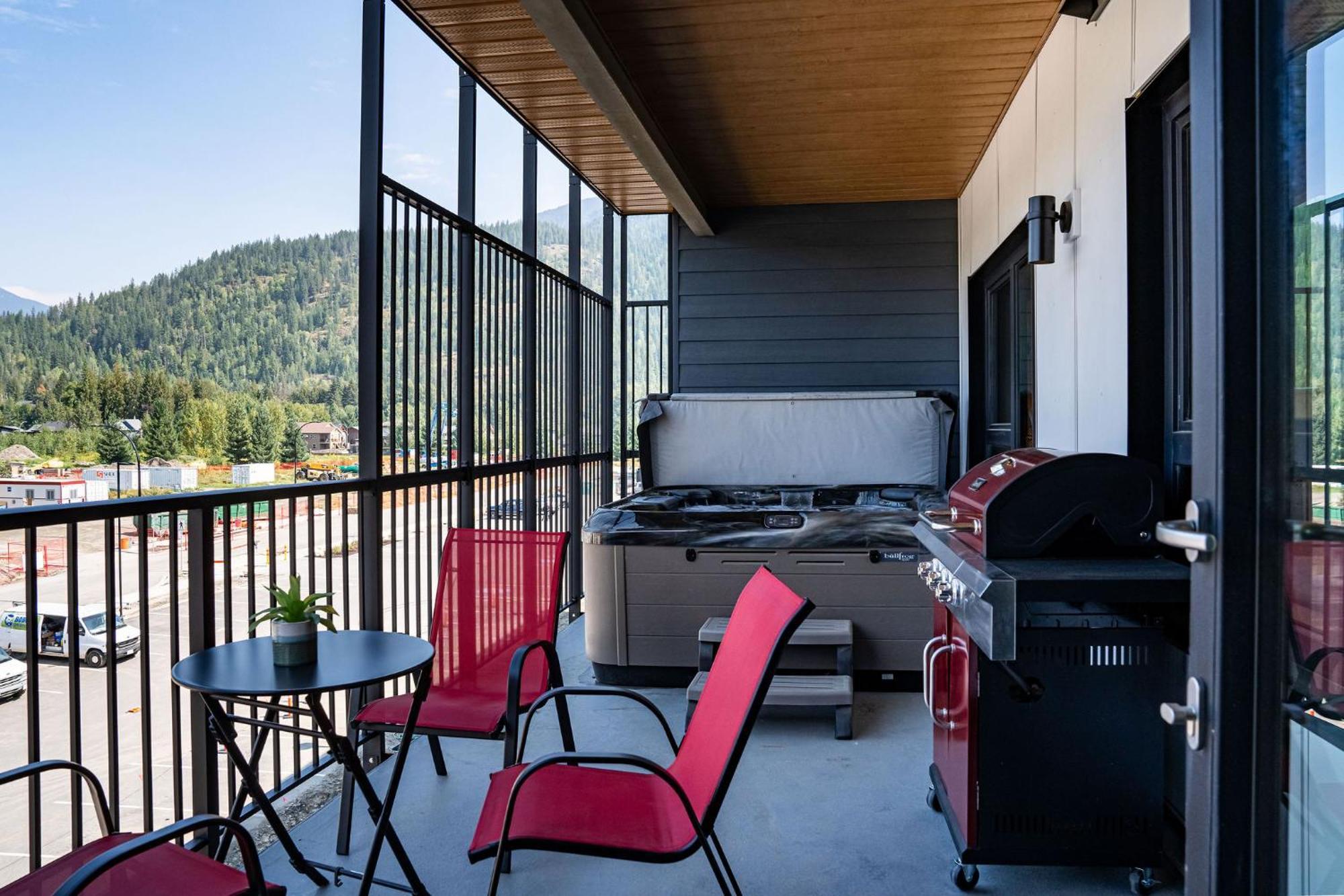 Alpine Haven By Revelstoke Vacations Apartment ภายนอก รูปภาพ