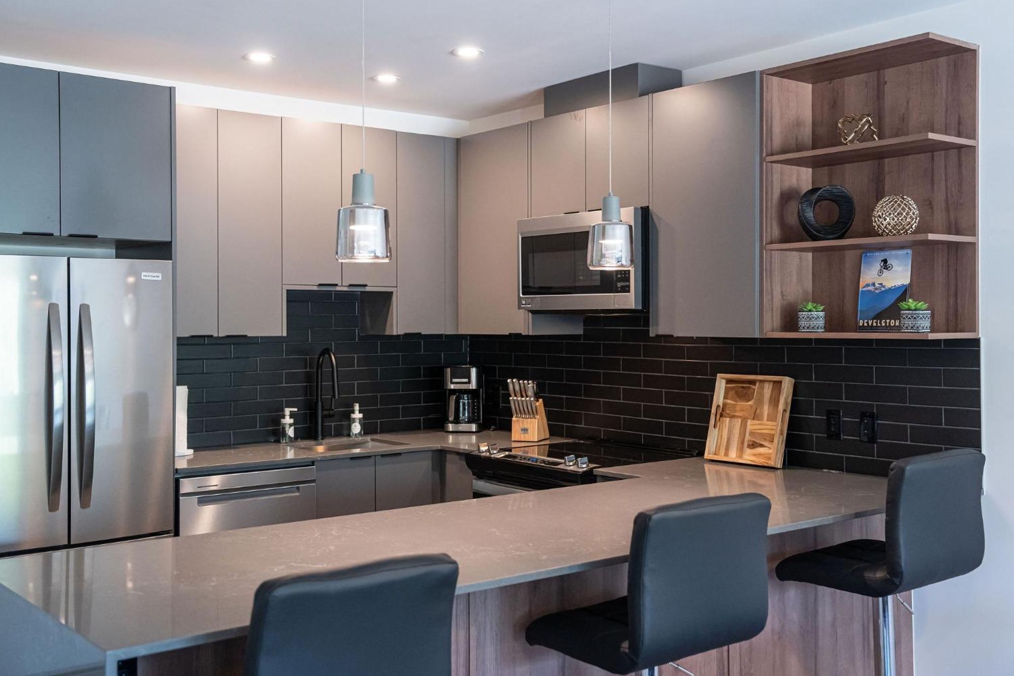 Alpine Haven By Revelstoke Vacations Apartment ภายนอก รูปภาพ