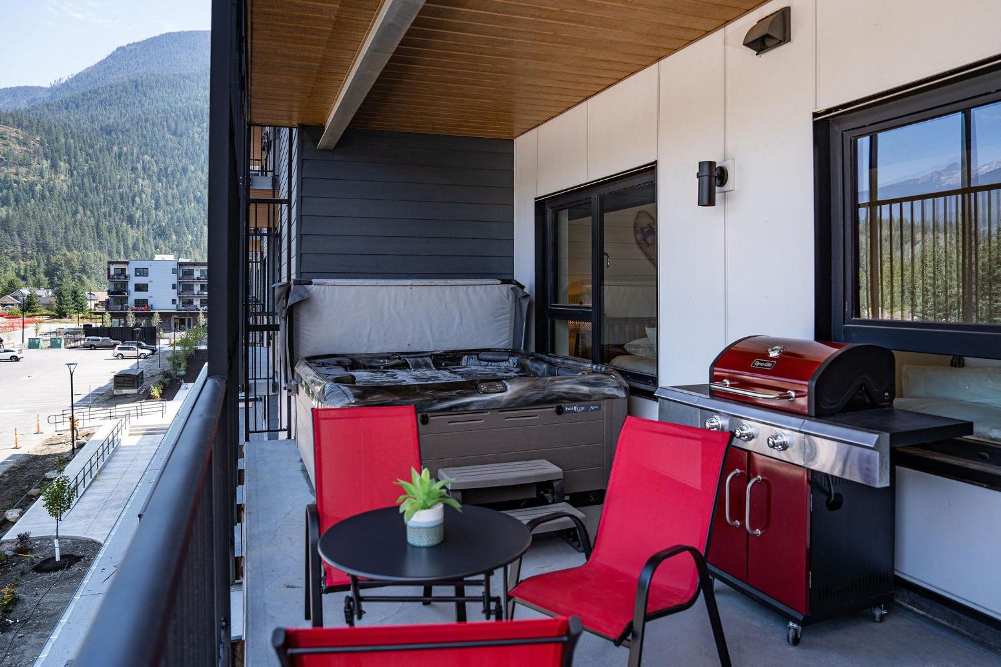 Alpine Haven By Revelstoke Vacations Apartment ภายนอก รูปภาพ