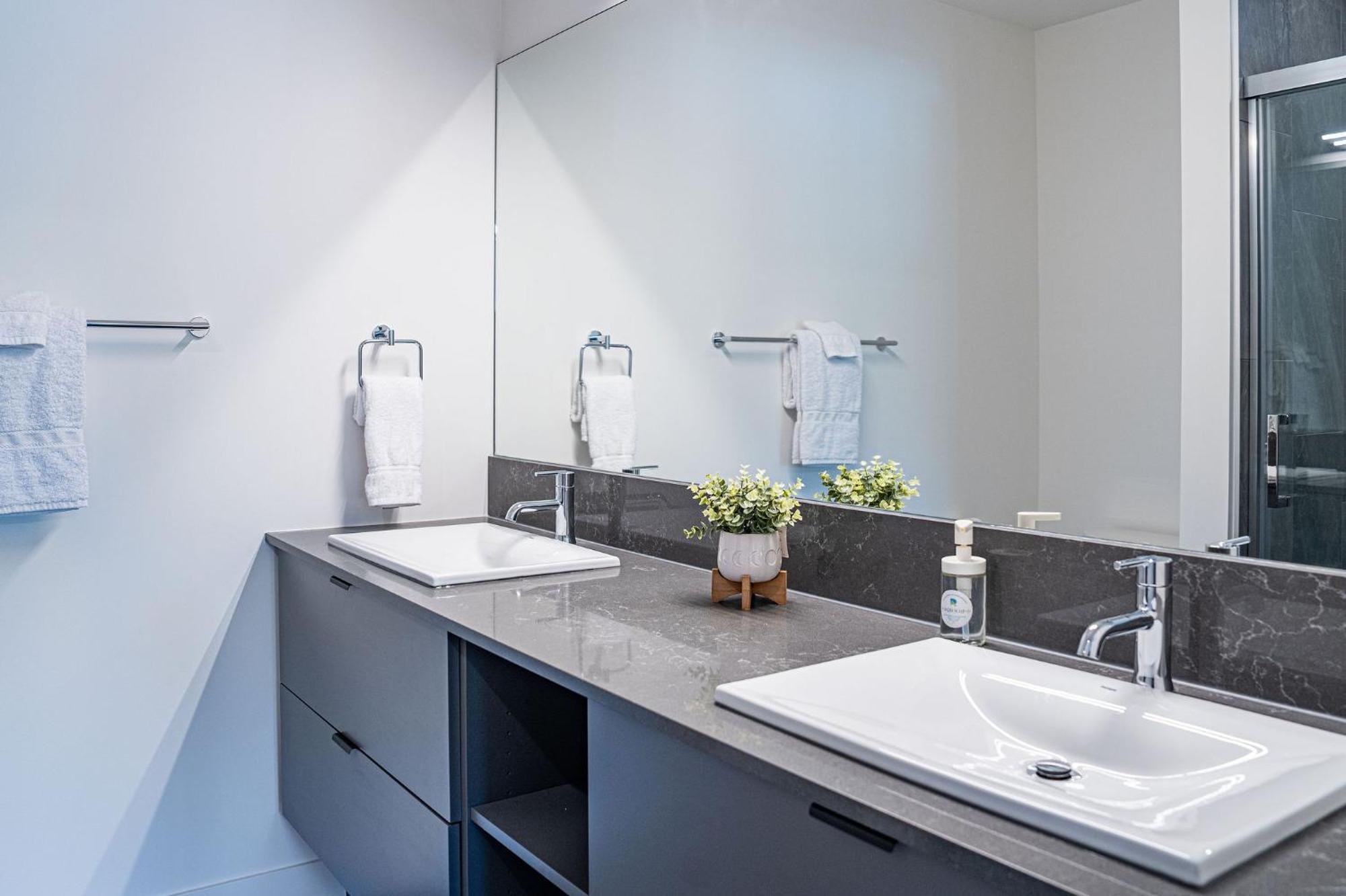 Alpine Haven By Revelstoke Vacations Apartment ภายนอก รูปภาพ