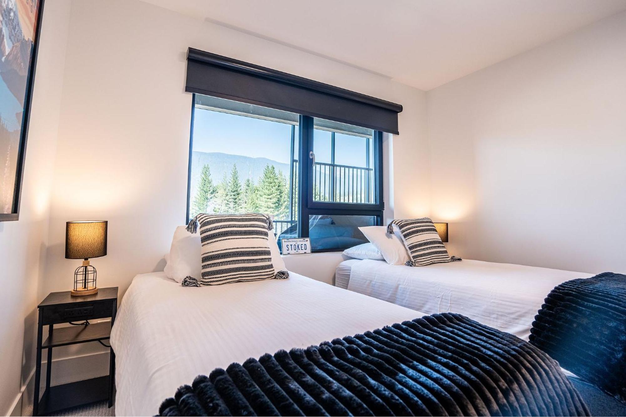 Alpine Haven By Revelstoke Vacations Apartment ภายนอก รูปภาพ