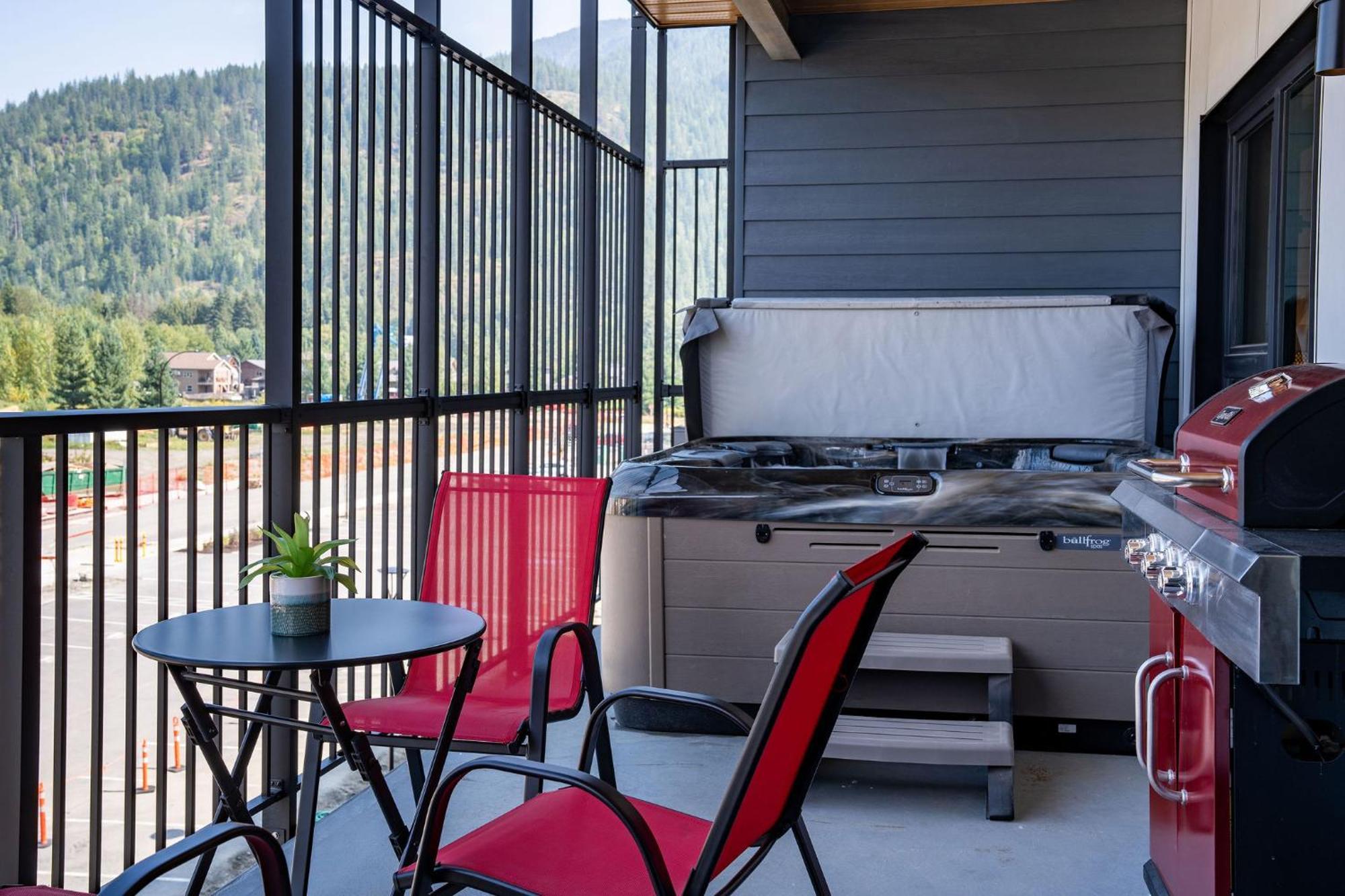 Alpine Haven By Revelstoke Vacations Apartment ภายนอก รูปภาพ